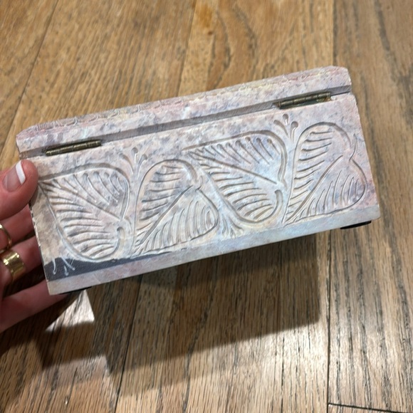 Hand Carved Natural Soap Stone box - Picture 5 of 10